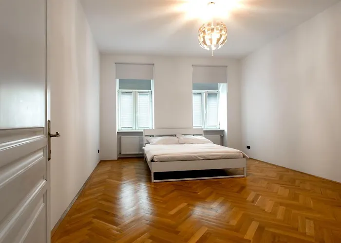 3-Bedroom Apartment In Central Vienna