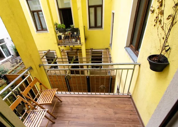 3-Bedroom Apartment In Central Vienna